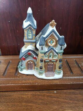 Christmas Lightable Cobblestone Corners 2001 Church Snow Covered 5" Tall